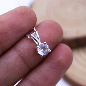 Vente en gros de colliers pendentifs en argent sterling 925 massif avec quartz rose naturel rond à 4 griffes, bijoux fins, Memoria Jewels - Product Image 6