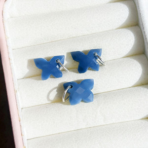 Pendentif papillon en opale bleue sculpté à la main, plaqué argent, facetté, petit bijou animalier, fourniture pour la fabrication de bijoux, cadeau - Product Image 2