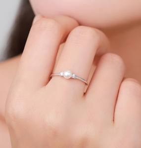 แหวนมุกน้ำจืดแท้และเพชร CZ บนตัวเรือนเงินแท้ แหวนมุกธรรมชาติ แหวนมุกแท้ - Product Image 2