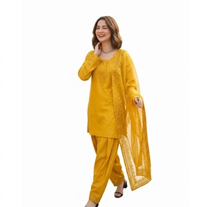 Costume Salwar traditionnel jaune pour femmes, longueur cheville, avec dupatta brodée, coupe régulière, style Inde Pakistan, en coton, vêtements décontractés - Product Image 3