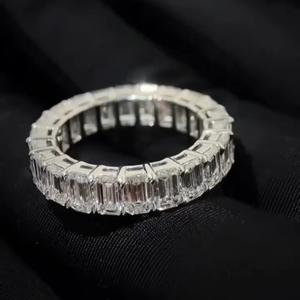 เพชรทรงกลมเจียระไนแบบบริลเลียนท์ น้ำหนัก 0.50 กะรัต สีแฟนซีไววิด ฝังในตัวเรือนทอง 14K สำหรับแหวนหมั้นแบบคลาสสิกที่ได้รับการรับรอง - Product Image 1