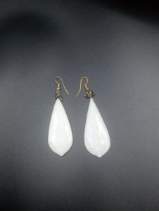 Boucles d'oreilles créoles Amaira Jewels en argent 925 plaqué or, serties de perles d'eau de mer, style minimaliste, pour femme, à porter au quotidien - Product Image 2