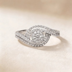 Anillo de Compromiso y Boda de Oro Blanco de 9K con Diamante Cultivado en Laboratorio de Corte Redondo de 1.70CT, Halo y Diseño de Tallo Dividido con Pavé para Mujer - Product Image 3
