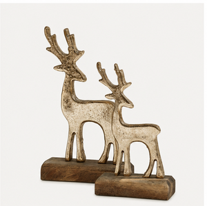 Ensemble de sculptures de rennes en métal texturé faites à la main avec base en bois, finition dorée de luxe, figurine de cerf de Noël pour décoration de table - Product Image 3