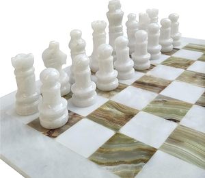 Ensemble d'échecs de luxe en pierre de chakra Venktesh Designs, échiquier artisanal écologique, pièces en forme d'ange, de fleur et d'animal, noir - Product Image 4