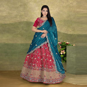 Lehenga Choli Fendy con bordado de hilo y zari, lehenga acampanada con ribete elaborado y dupatta a juego - Product Image 3