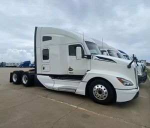 Camion semi-remorque KenworthS T680 2022 d'occasion, très demandé, avec cabine couchette à toit surélevé de 76 pouces, moteur Cummins 450HP, boîte de vitesses Endurant automatique à 12 rapports, faible kilométrage - Product Image 4