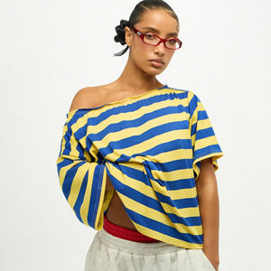 T-shirt rayé décontracté et ample en maille respirante et écologique pour femme, à manches courtes et épaules dénudées, taille froncée, collection été 2026 - Product Image 1