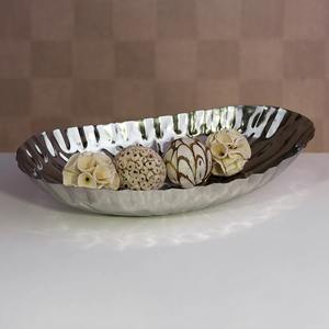 Moderno Plato Decorativo Ovalado de Metal Plateado Acanalado, Libre de BPA, Resistente al Calor, para Servir en Fiestas, con Textura Cromada Larga - Product Image 1