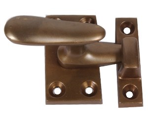 กลอนเหล็กแบบดึงหางหนูสำหรับหน้าต่างบานกระทุ้ง  พร้อมเคลือบสีดำออกไซด์ บรรจุในกล่องกระดาษแข็ง สำหรับงานไม้ - Product Image 3