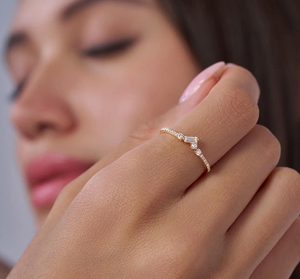 แหวนแต่งงานสำหรับผู้หญิง ทอง 14K ความบริสุทธิ์สูง ประดับเพชรทรงกลมเจียระไนแบบเหลี่ยม ผลิตในห้องปฏิบัติการ ดีไซน์เรียบหรู ชุบทอง ได้รับการรับรองจาก IGI - Product Image 5