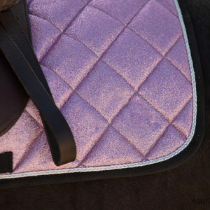 Ensemble de tapis de selle pour chevaux de dressage et de saut, qualité supérieure personnalisable, rose brillant, doublure en tissu confortable et durable, pour l'équitation - Product Image 4