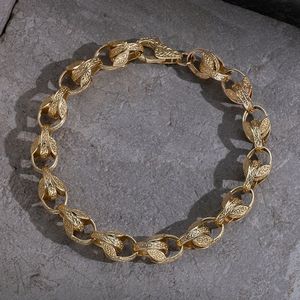 Bracelet à maillons dorés orné d'un motif floral gravé complexe et d'un fermoir décoratif en forme de homard - Product Image 2