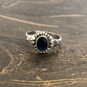 Anillo de Moda con Zafiro Delicado de 2.8 Gramos, Diseño Elegante - Product Image 1