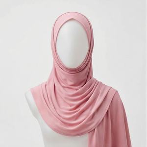 ผ้าคลุมศีรษะชีฟองคุณภาพสูงขายส่ง แฟชั่นผ้าพันคอผู้หญิง ผ้าคลุมไหล่ยาว ผ้าพันคอชายหาด ผ้าคลุมศีรษะแบบเรียบหรู ผ้าคลุมศีรษะนุ่มพิเศษสำหรับเดินทาง ผ้าคลุมศีรษะแบบเรียบร้อย ผ้าคลุมไหล่สวยหรู รุ่นใหม่ - Product Image 1