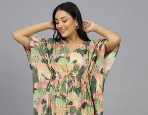 Caftán maxi de algodón con estampado de pavo real, hecho a mano en India, ligero, ideal como pareo de playa. - Product Image 2