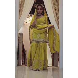 Conjunto de Fiesta de Diseño Artesanal de Satén (Top, Pantalón y Dupatta) con Bordado y Cintura Natural - Product Image 6