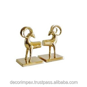 Sujetalibros decorativos con cabeza de ciervo probablemente hechos de materiales como la combinación de hierro fundido de poliresina de aluminio y latón - Product Image 5