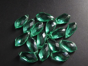 Paire de boucles d'oreilles en forme de larme en quartz vert émeraude facetté fait à la main, perles libres pour la fabrication de bijoux en cristal naturel - Product Image 5