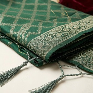 Pañuelo chal de seda jacquard Banarasi verde tradicional al por mayor para mujer, regalo de boda étnico, con trabajo Zari dorado hecho a mano, de alta calidad - Product Image 4