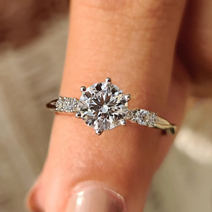 Bague en diamant rond de qualité supérieure, bijou élégant pour un usage quotidien, cadeau de mariage ou de fête, disponible à un prix abordable. - Product Image 1