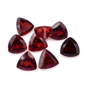 Lot en gros de pierres précieuses naturelles de grenat rouge 6x6mm, taille triligne, facettées et calibrées, pour la fabrication de bijoux - Product Image 1