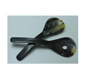 Juego de 2 servidores de ensalada de cuerno de alta demanda, cucharas de cuerno hechas a mano con cuerno natural de búfalo a un precio asequible. - Product Image 1