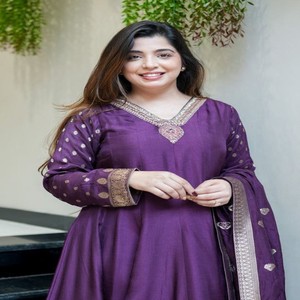 VASTRA COTTAGE Conjunto de Kurti Anarkali con Base de Chanderi, Pantalón y Dupatta para Mujer, con Bordado Banarasi Zari y Espejo, Ropa Étnica - Product Image 3