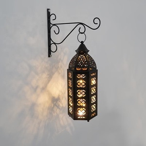 Ensemble de lanternes marocaines minimalistes en métal noir avec décorations florales ajourées, porte-bougies décoratifs pour la décoration de table à la maison - Product Image 2