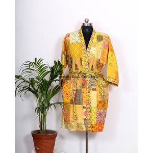 Kimono Kantha Multicolor de Seda con Parches Hechos a Mano, Túnica Kantha Única para Invierno, Chaqueta Kimono India con Parches a Precio de Fábrica - Product Image 1