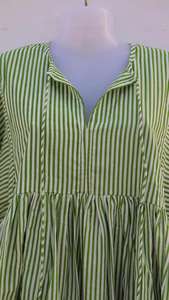 Vestido de Gasa de Algodón a Rayas: Midi con Estampado de Bloques y Escote Profundo - Product Image 4