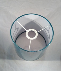 Abat-jour cylindrique gris foncé sophistiqué avec illustrations végétales en relief et contours arabescos, conçu pour la lecture au chevet. - Product Image 2