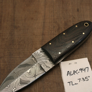 Cuchillo de Cocina con Patrón Damasco, Mango de Madera Oscura y Construcción Remachada, Pieza Coleccionable de Estilo Tradicional Hecha a Mano - Product Image 6