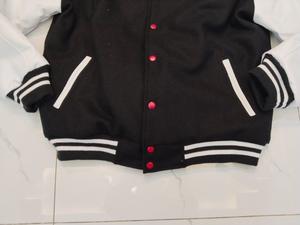 Chaqueta universitaria estilo bomber con letras bordadas personalizadas, chaqueta universitaria estilo béisbol, chaqueta universitaria Old Friends School. - Product Image 5