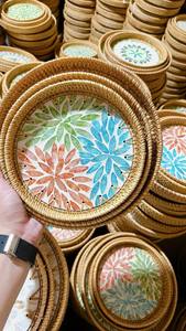 Bandeja Individual Multifuncional Ecológica con Incrustaciones de Concha de Capiz y Perla Madre, Tejida a Mano con Diseño de Flor Verde, 35cm X 35cm X 4cm - Product Image 4