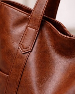 Sac à main élégant en cuir pour femmes, de qualité supérieure, à porter en bandoulière ou sur l'épaule, idéal pour le bureau, les voyages et les occasions décontractées, disponible à un prix avantageux - Product Image 6