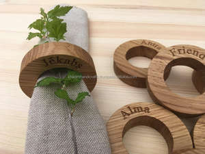 Anneaux de serviette en bois écologiques finis à la main pour les décorateurs de fêtes et les amateurs de style de vie naturel. - Product Image 6