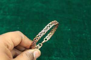 สร้อยข้อมือลูกปัดทำมือประดับมุกเทียม ตัวเรือนทองแดงแท้ เครื่องประดับงานแต่งงานสำหรับผู้หญิง - Product Image 4