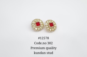 ต่างหูแบบติดหู 12578Kundan ชุบทอง ประดับด้วยหินสีชมพูทรงสี่เหลี่ยม ตกแต่งด้วยลายดอกไม้ เหมาะสำหรับงานแต่งงานและงานปาร์ตี้สำหรับผู้หญิง - Product Image 3