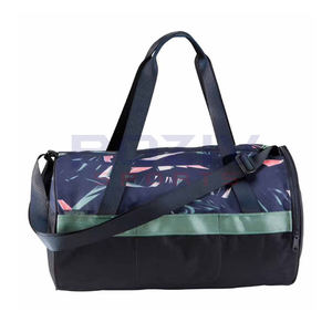 กระเป๋าเดินทางแบบดัฟเฟิลไนลอนพิมพ์ลายแบบซับลิเมชั่นสุดหรู บริการ OEM ใหม่ พร้อมโลโก้สั่งทำ ความจุขนาดใหญ่ และเป็นมิตรกับสิ่งแวดล้อม สำหรับการเดินทางและเล่นกีฬา - Product Image 2