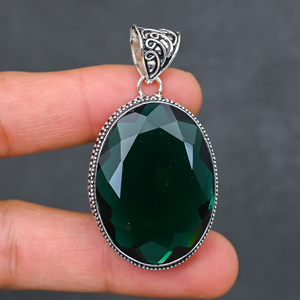 Magnifique pendentif en diopside vert chromé, pierre précieuse synthétique, en argent sterling 925, fait main, bijou statement, cadeau idéal - Product Image 1