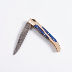 Couteau pliant Laguiole en acier Damas fait main, manche en bois bleu et laiton, couteau de poche EDC, fabricant et fournisseur en gros - Product Image 1