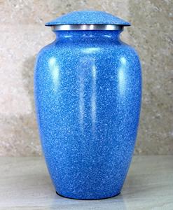 Urna Funeraria de Metal Hecha a Mano con Diseño Floral, Perfecta para Familias que Quieren Guardar Recuerdos de sus Seres Queridos Cercanos - Product Image 4