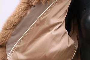 Vente en gros - Manteau court d'hiver à capuche en fausse fourrure tendance, veste sans manches en fausse fourrure de renard pour femme - Product Image 4