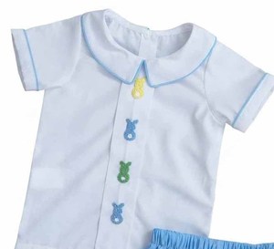 Ensemble chemise garçon : Haut blanc avec boutons colorés et short bleu ciel – Tenue décontractée avec nœuds français faits à la main – Journée Ester - Product Image 3