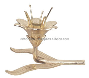 Bougeoir en métal de taille moyenne Bougeoir décoratif pour la maison Salon Table Moderne Vintage - Product Image 1