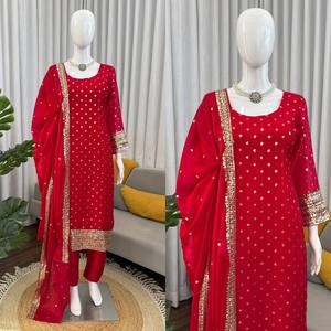Ensemble haut de gamme en soie fantaisie lourde avec broderie complexe de fils et de sequins, style dupatta - Product Image 1