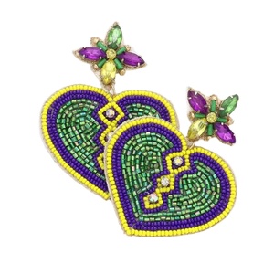 Boucles d'oreilles élégantes en forme de cœur à paillettes en perles brodées avec une déclaration de luxe à la mode et une touche de travail manuel faites pour les filles - Product Image 2