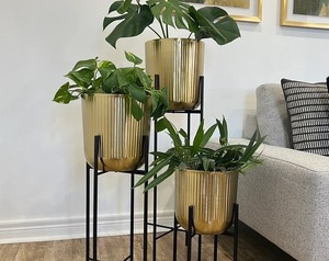 Maceta de cerámica con diseño floral, color blanco, perfecta para decoración de suelo de sala de estar, exhibición de plantas de interior y como regalo, procedente de la India. - Product Image 6