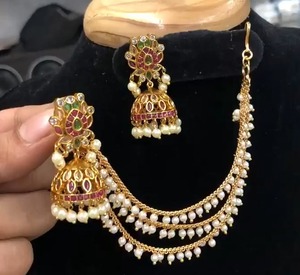 Boucles d'oreilles chaîne d'oreille de qualité supérieure, Jhumka, parfaites pour les mariages, les soirées, les occasions festives, légères et confortables - Product Image 1